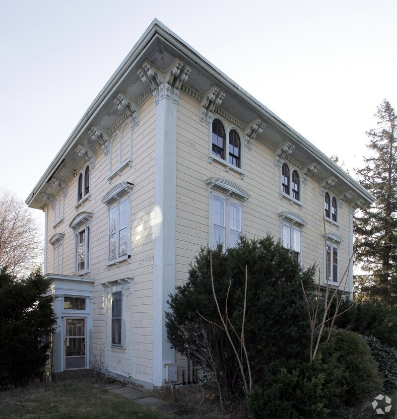 Primary Photo - 716 County St