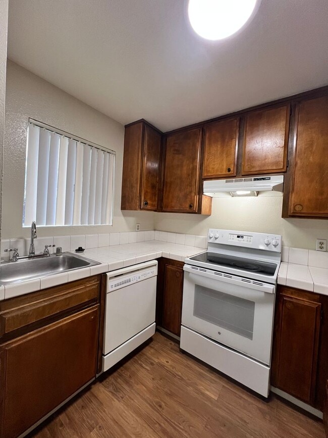 Building Photo - 1160/1162 Lisa Court