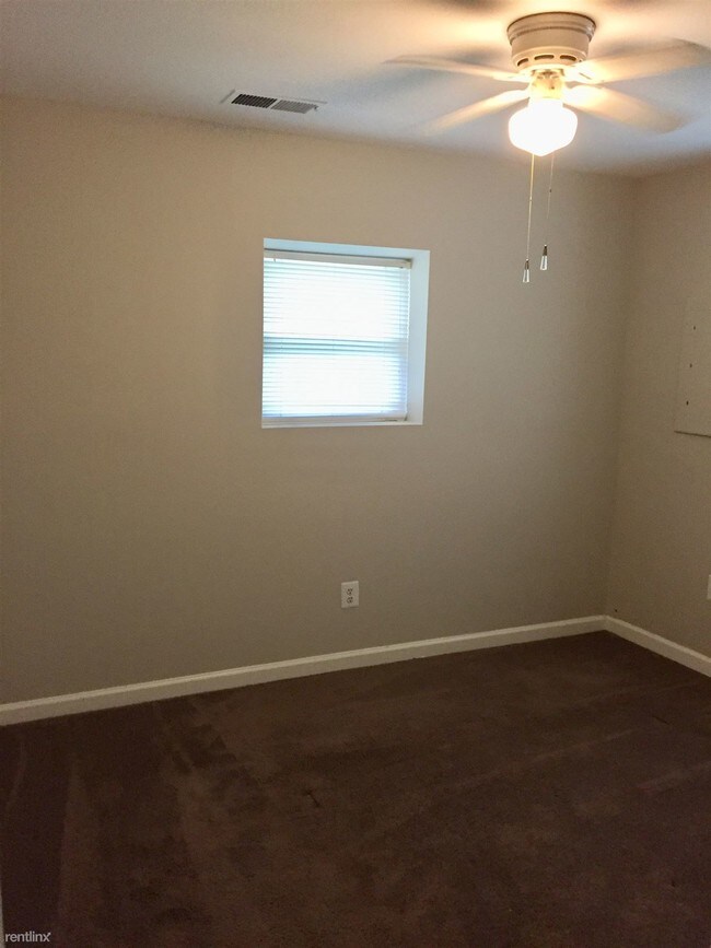 Building Photo - 3 br, 1 bath House - 35 E Hodges Ave