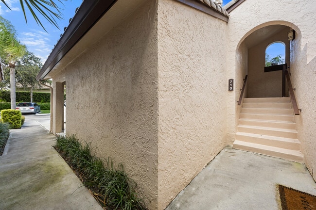 Building Photo - 210 Captains Walk