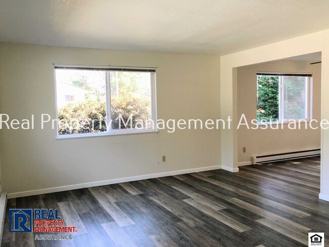 Building Photo - Super Clean, Cute, Private, and Well-Maint...
