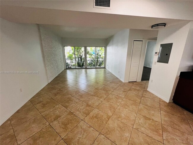 Building Photo - 946 Bay Dr
