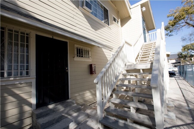 Building Photo - B29--2601-11 S Orchard/1238 W Adams