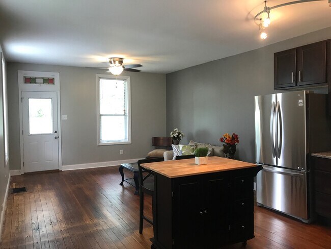Foto del edificio - 2 Bedroom Renovation near the Hill