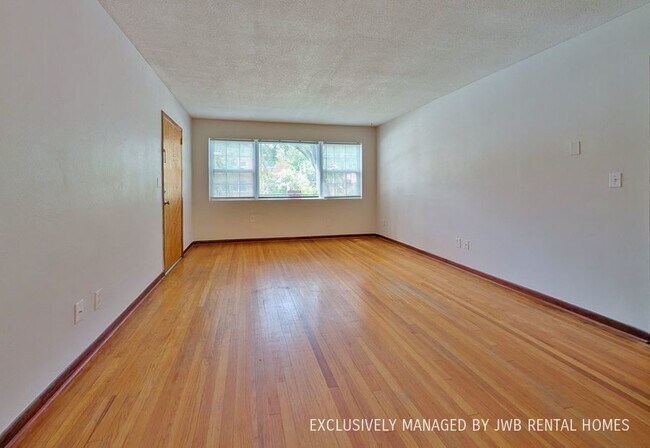 Building Photo - 3113 Belden St