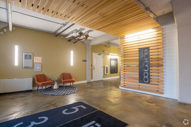 Foto del vestíbulo - Experience Historic Charm with Modern Luxury at 538 Erie Blvd. West