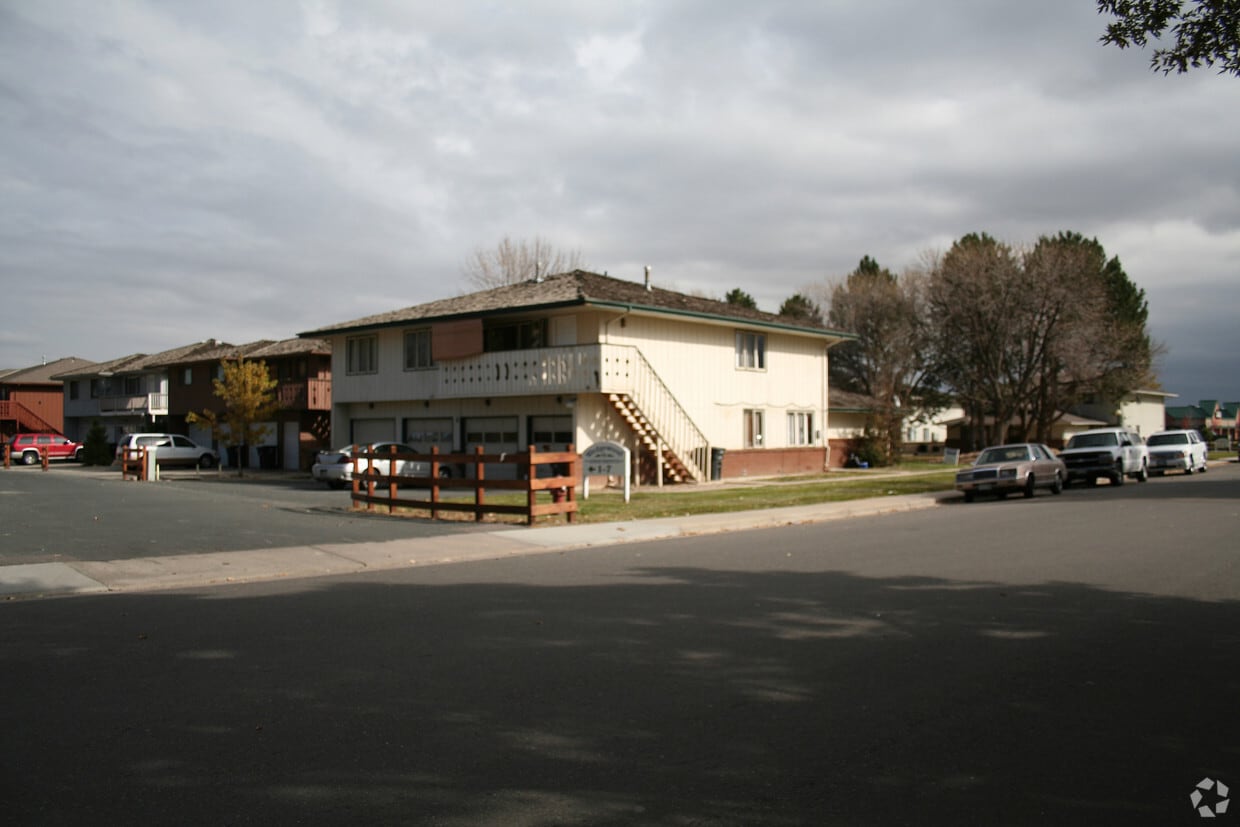 Building Photo - 2330 Wedgewood Ave