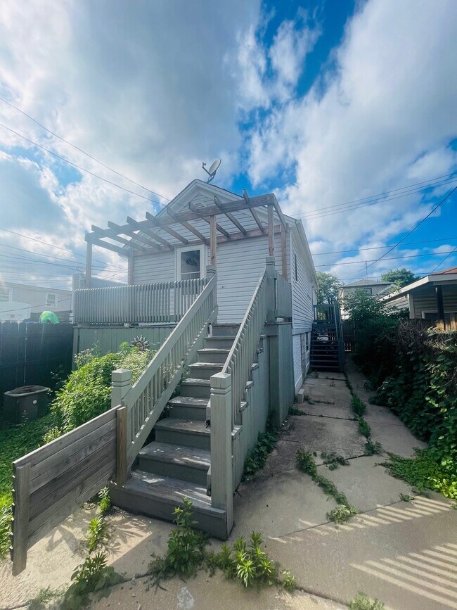 Foto del edificio - 436 W 42nd Pl