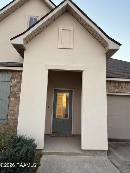 Building Photo - 401 Eastwood Dr