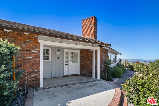Building Photo - 1030 Cornell Dr