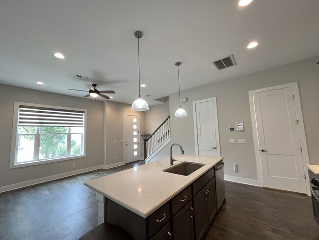 Foto del edificio - 2/2.5 - MODERN TOWNHOME IN THE NATIONS