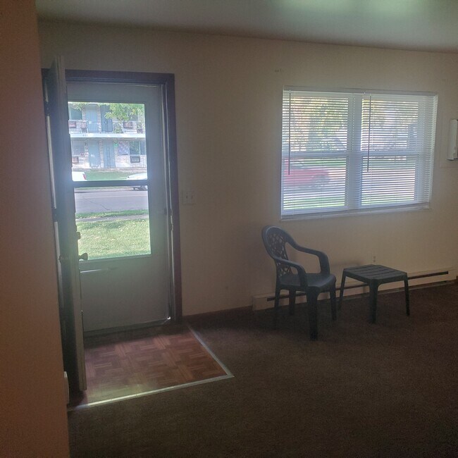 Foto del edificio - 2822 Burbank Ave