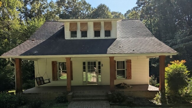 Building Photo - 1540 Yadkinville Rd