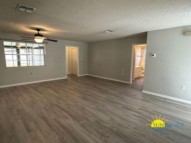 Building Photo - Charming home in the heart of Fort Walton ...