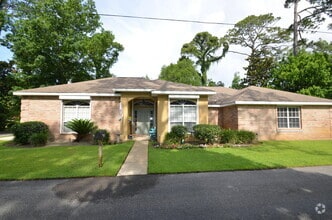 Building Photo - 109 Point Comfort Rd