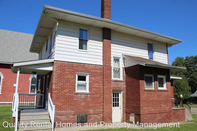 Building Photo - 4 br, 1 bath House - 810 E. Mt. Morris Rd.