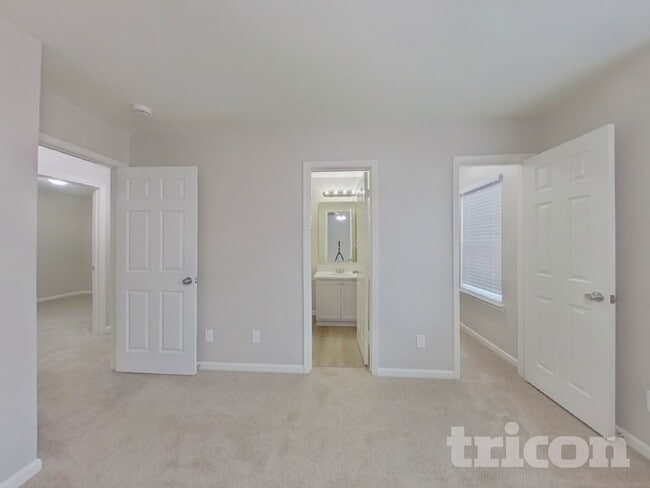 Building Photo - 7117 Roaming Path Ct