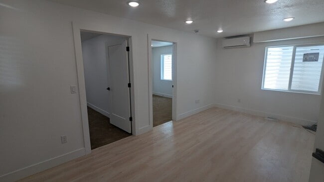 Building Photo - 503 E 100 N