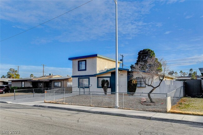 Building Photo - 5813 W Balzar Ave