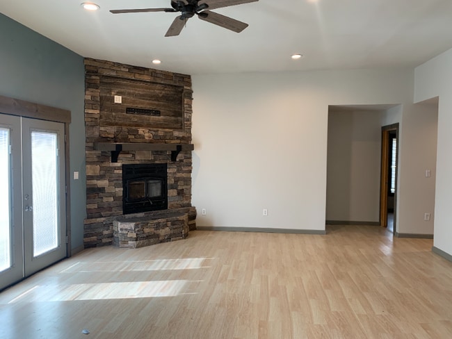 Building Photo - 455 US-287