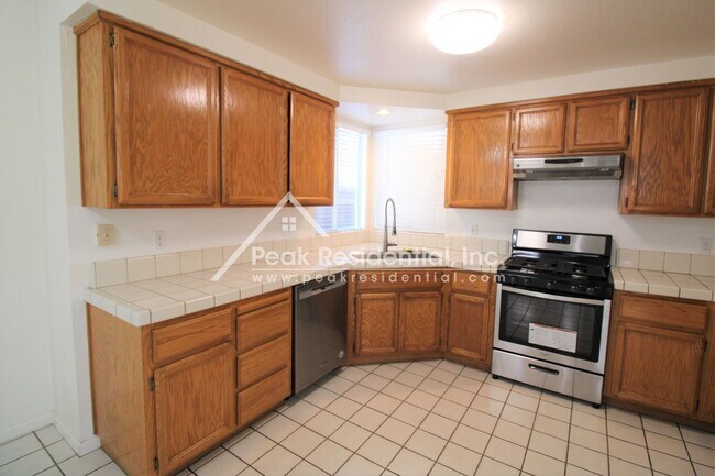 Building Photo - Wonderful Elk Grove 4bd/2.5ba Home with 2 ...