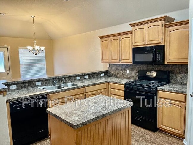 Foto del edificio - 108 E Granger St