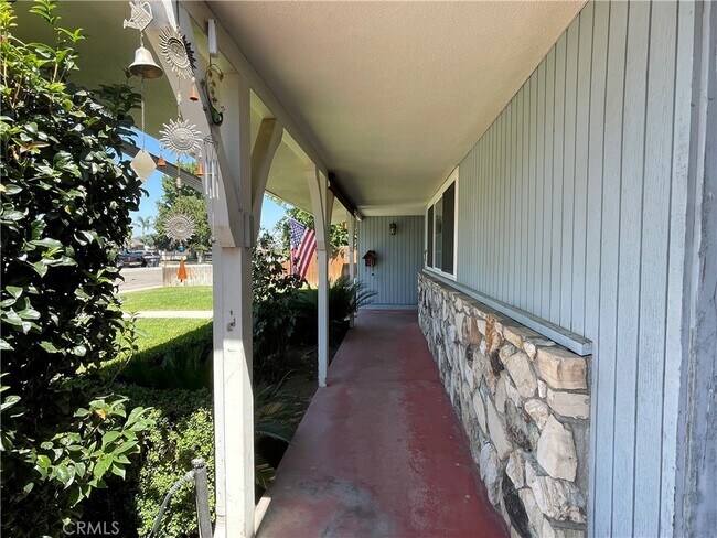 Building Photo - 918 S Redwood St