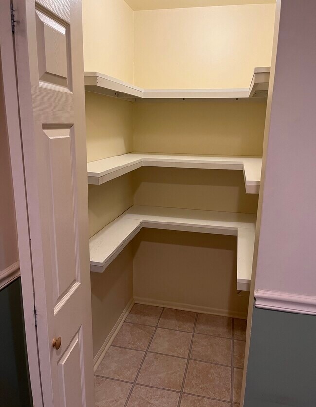 23 Cheverny Ct Hamilton, NJ 08619 Alquileres en Hamilton, NJ