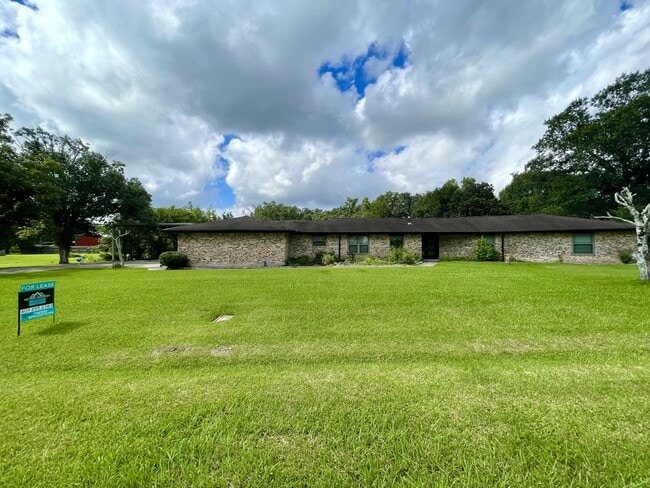 Building Photo - 1365 Wisteria St
