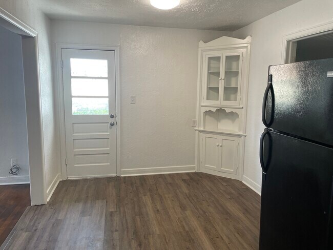 Foto del edificio - 910 W Cantwell Ave