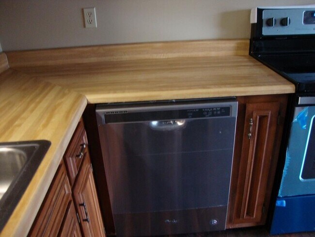 Building Photo - 5759 Brentwood Trace