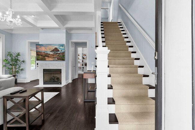 Foto del edificio - Modern Luxury Living in the Heart of Victorian Village