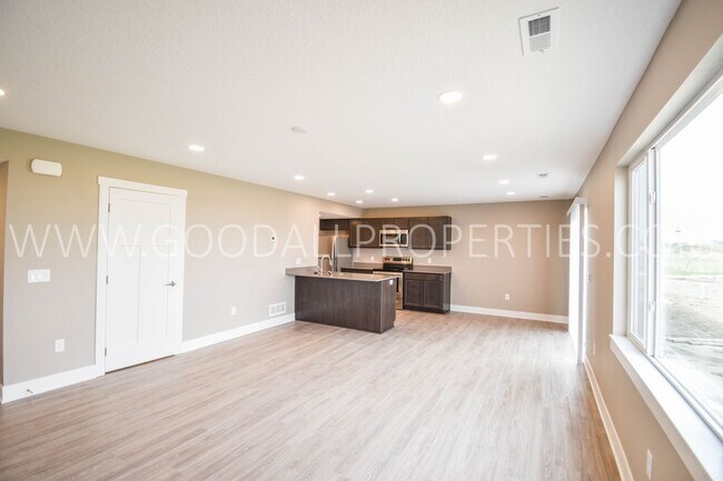 Building Photo - 3 Bdrm, 2.5 Bath Rental Home In De Soto