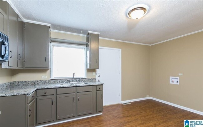 Building Photo - 3 Bed 2 Bath Home in Forestdale