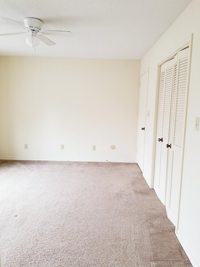 Building Photo - 8104 Fairway Villa Dr