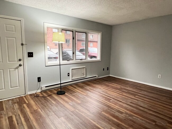 Building Photo - 909 Hamilton Ave