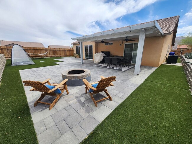 Foto del edificio - **COMING THIS JULY** BEAUTIFUL 4 bedroom 2...