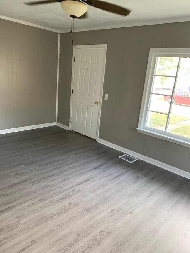 Foto del edificio - New Remodel Cute Home with Yard