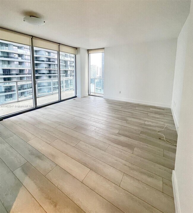 Foto del edificio - 1050 Brickell Ave