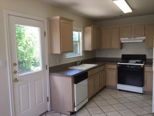 Building Photo - 1601 Breezy Ct