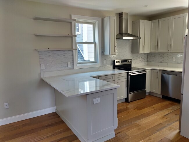 Building Photo - 167 Transit St