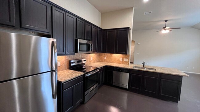 Foto del edificio - Granite Counters, High Ceilings & More – S...