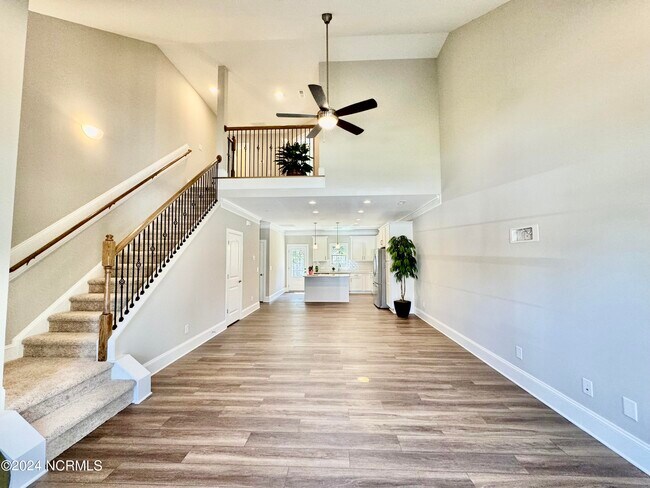 Building Photo - 153 Lark Dr