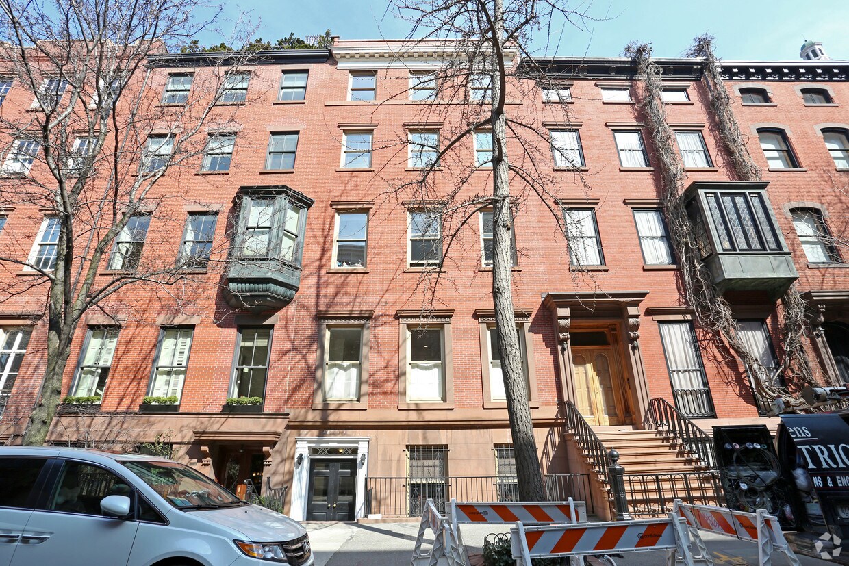 Building Photo - 17 W 10th St