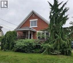 Building Photo - 121 Blucher St