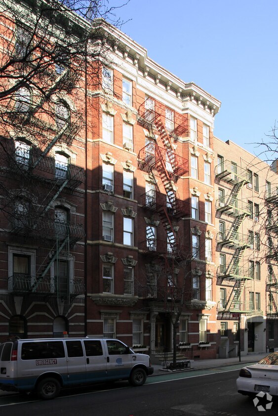 Building Photo - 207 W 10th St