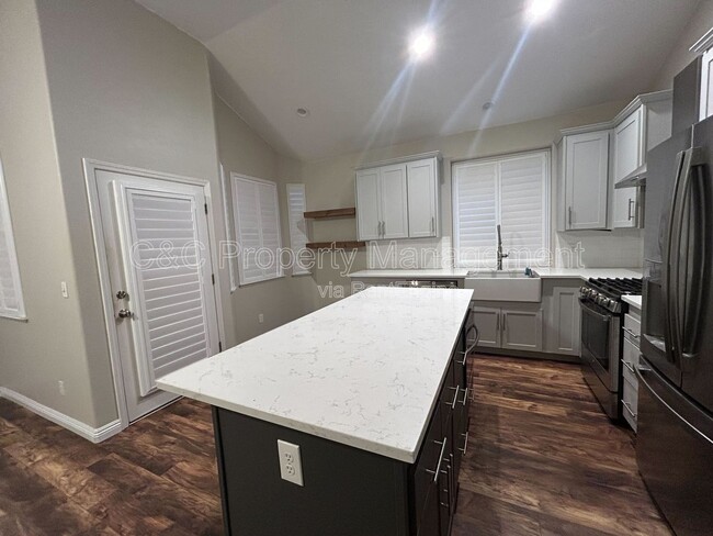 Building Photo - 2315 Fairmont Ave