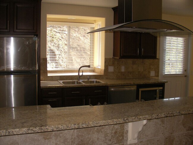 Foto del edificio - 20980 Laguna Canyon Rd