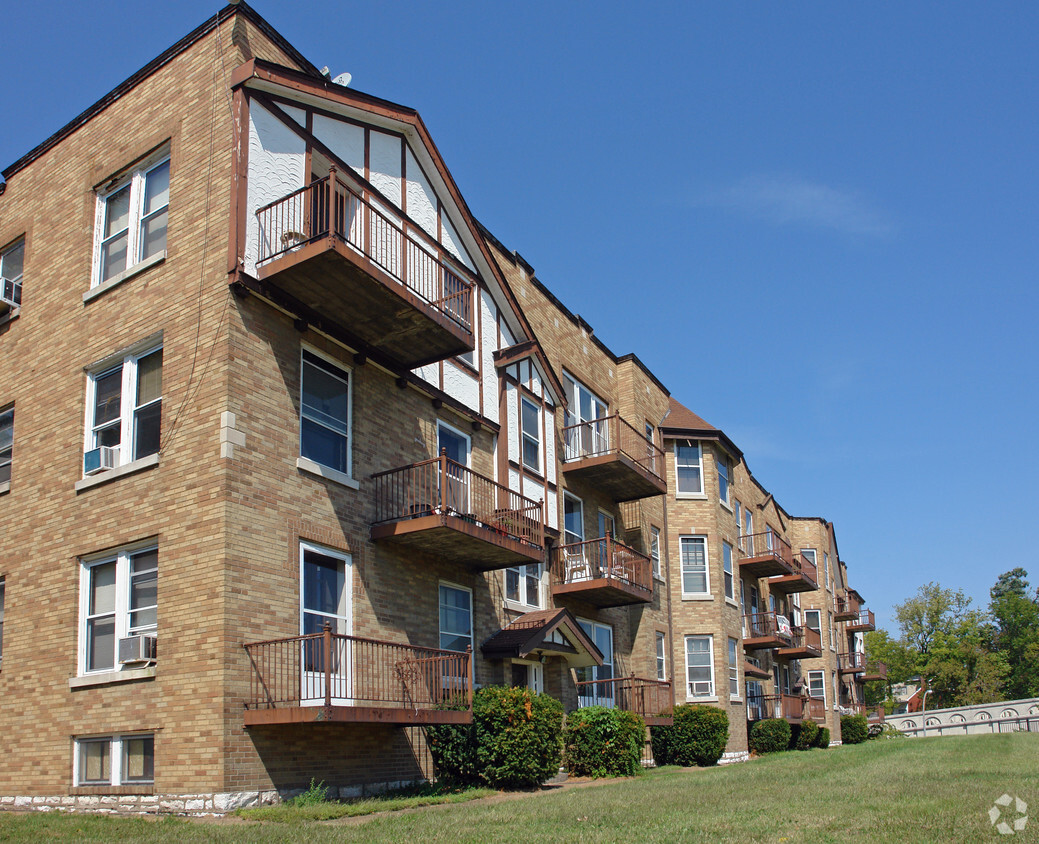 Primary Photo - Broadway Bluffs Apartments