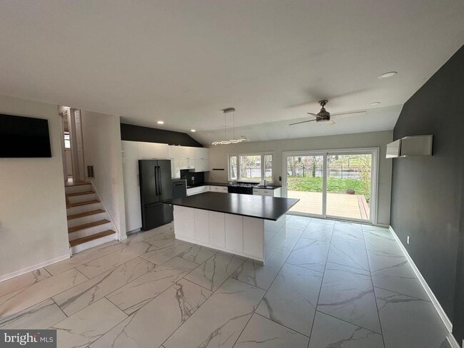 Foto del edificio - 62 Lakeview Ct